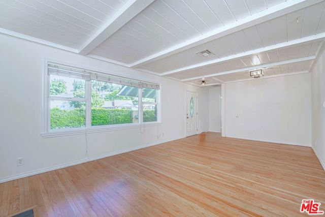 5353 Don Pio Drive, Woodland Hills CA: https://media.crmls.org/mediaz/e09a70e8-714f-4c0c-82a3-e158f97d0faa.jpg