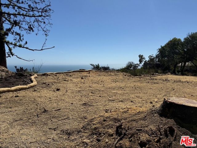 20540 Pinnacle Way, Malibu CA: https://media.crmls.org/mediaz/e09aef38-c309-4296-9206-8c364a01da21.jpg