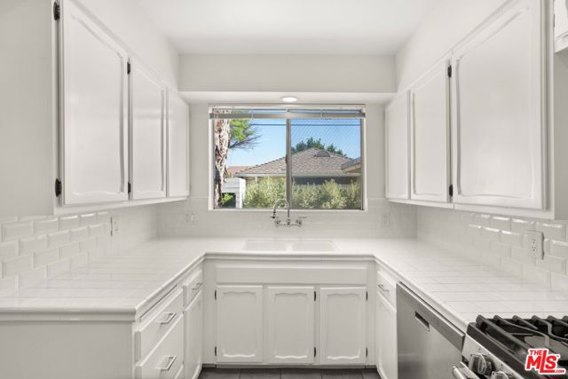 4066 Lyceum Avenue, Los Angeles, California 90066, 4 Bedrooms Bedrooms, ,1 BathroomBathrooms,Single Family Residence,For Sale,Lyceum,24384563