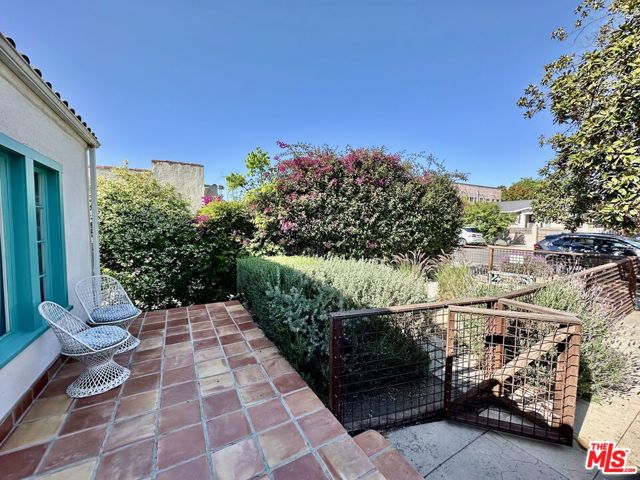 2941 9th Avenue, Los Angeles CA: https://media.crmls.org/mediaz/e09b60ce-7b87-4925-8f05-ca2bba33fdfb.jpg