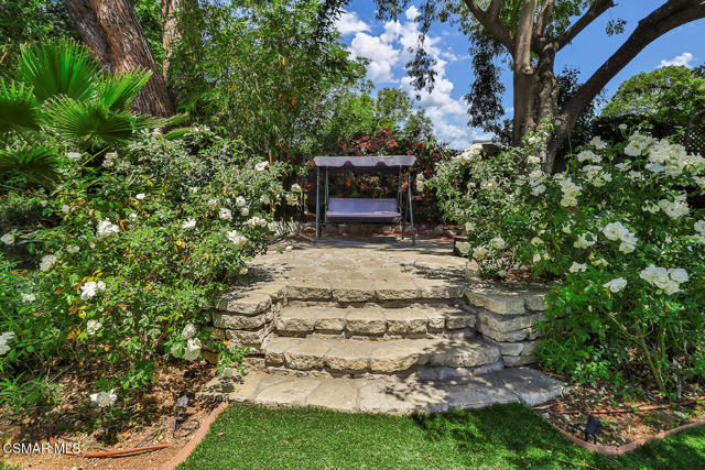 2433 Calle Narciso, Thousand Oaks CA: https://media.crmls.org/mediaz/e09bb955-7a81-4d9a-9cd4-bd759180b609.jpg