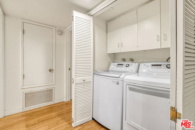 858 12th Street, Santa Monica CA: https://media.crmls.org/mediaz/e09c191a-bb6e-4421-9cf3-a60c9a6fc897.jpg