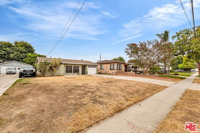 8753 Vans Street, Paramount CA: https://media.crmls.org/mediaz/e09c33f2-482e-44e9-b8de-8b4543627e70.jpg