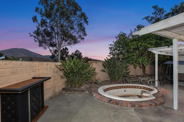 10497 Moorpark St, Spring Valley CA: https://media.crmls.org/mediaz/e09c77f9-4467-42dc-a3e3-194dd55996df.jpg