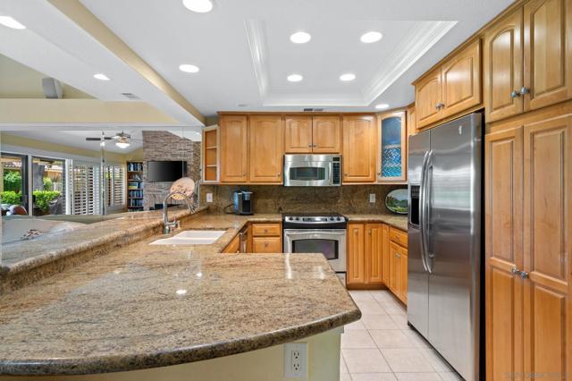 77881 N Woodhaven Dr, Palm Desert CA: https://media.crmls.org/mediaz/e09cf5e2-2746-4817-a42a-00f48e67b8ad.jpg