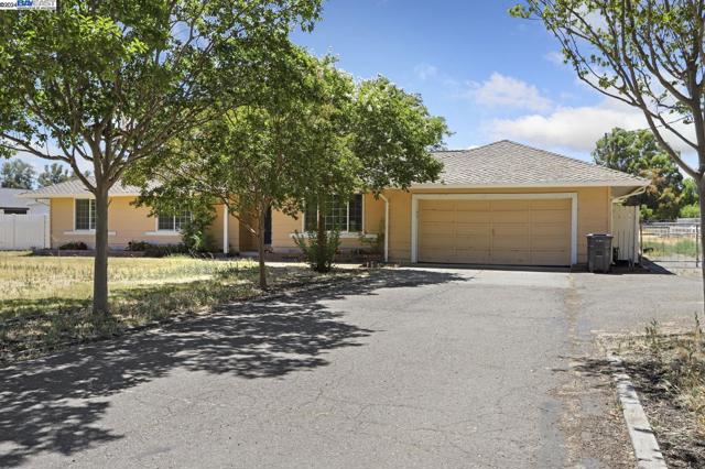 Image 4 of 47 For 16650 Von Sosten Road