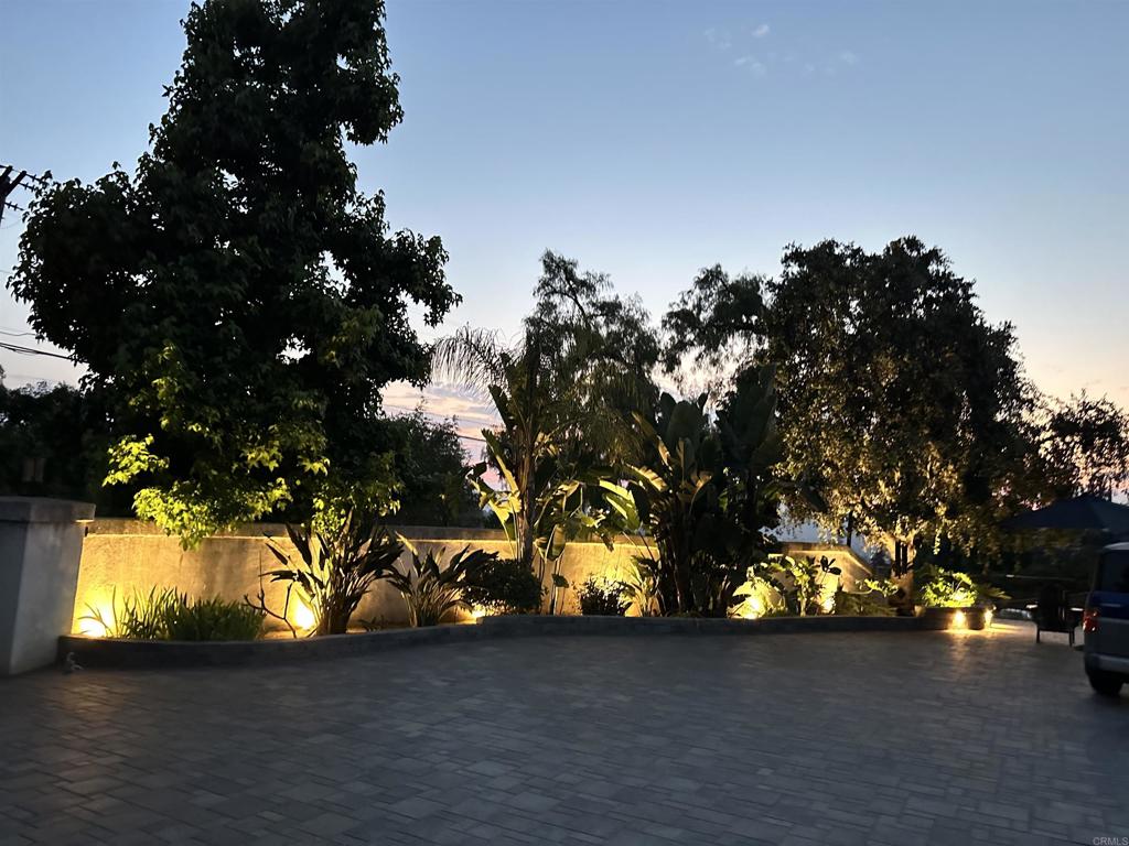 https://media.crmls.org/mediaz/e09e4aa1-7d3e-428a-94e2-7759b7b864ad.jpg?preset=X-Large