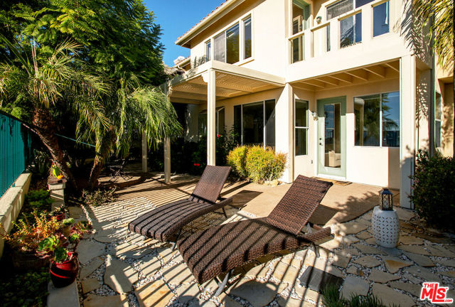 16724 Calle Arbolada, Pacific Palisades CA: https://media.crmls.org/mediaz/e09e6cff-3cb7-4614-a0ee-8f978d0d629a.jpg