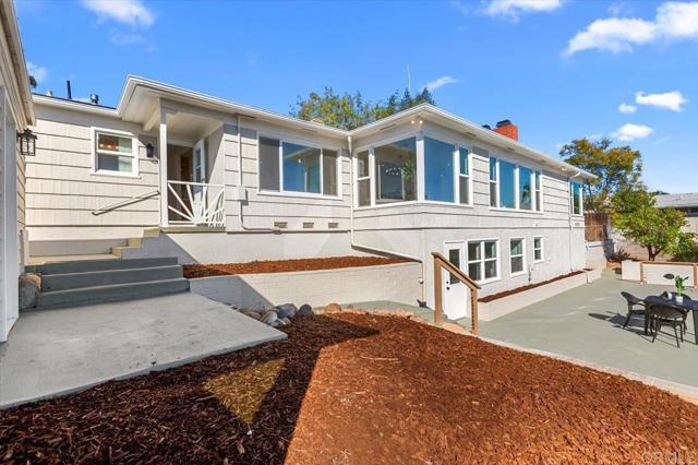 874 Hacienda Drive, El Cajon CA: https://media.crmls.org/mediaz/e09eb27a-b997-46ce-a33b-a84504f59243.jpg