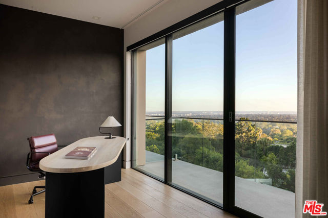 815 N Tigertail Road, Los Angeles CA: https://media.crmls.org/mediaz/e09ed248-0050-47d4-8e02-88380f5e40bf.jpg