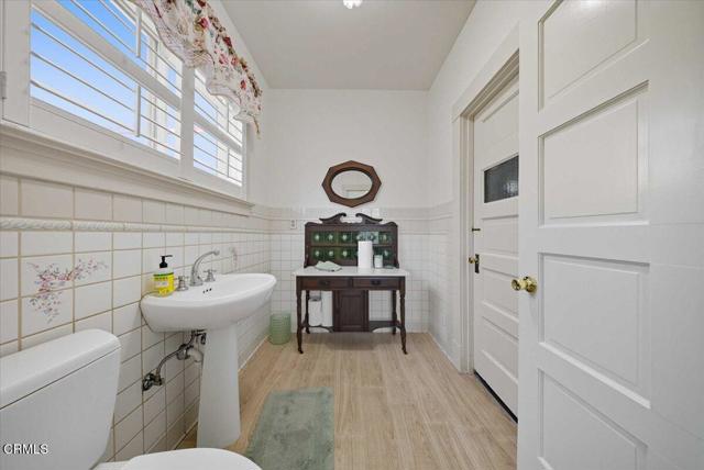 Detail Gallery Image 18 of 36 For 136 W Figueroa St, Santa Barbara,  CA 93101 - 3 Beds | 1/1 Baths