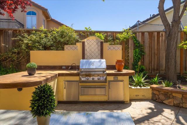17666 Winding Creek Road, Salinas CA: https://media.crmls.org/mediaz/e09fe5a8-e811-411d-9a98-b31f2957e924.jpg