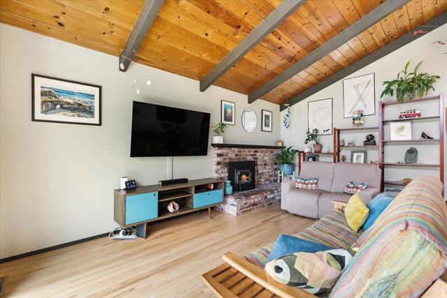 185 Woodston Way, Ben Lomond CA: https://media.crmls.org/mediaz/e0a006eb-7b73-4901-9a06-317d77aa3ebb.jpg