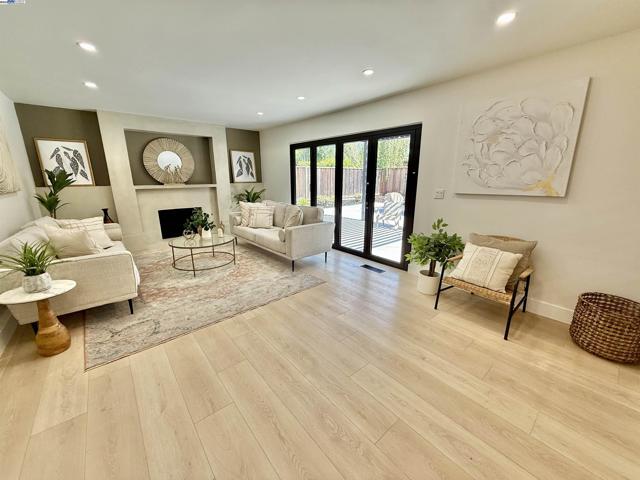 1926 Paseo Del Cajon, Pleasanton CA: https://media.crmls.org/mediaz/e0a01b83-b9a0-4e64-b924-9d2c063b7b14.jpg