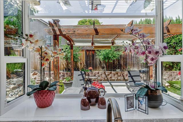 975 Oak Brook Way, Gilroy CA: https://media.crmls.org/mediaz/e0a094c7-8faa-4774-9540-4c989fb078c6.jpg