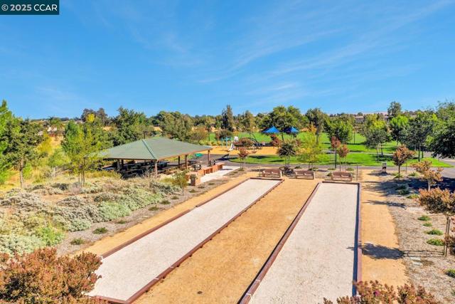 3899 Creekside Way, Oakley CA: https://media.crmls.org/mediaz/e0a096ff-1550-45fb-a489-e4a7f87e60ed.jpg