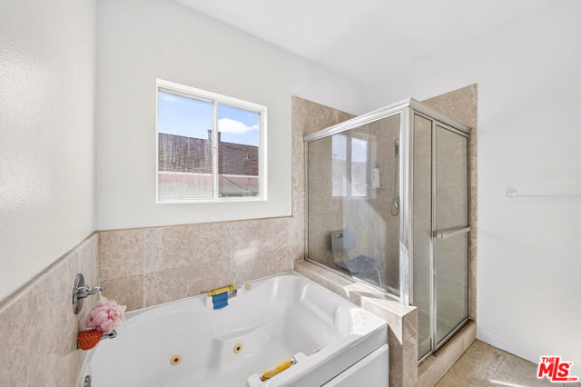 4823 Elmwood Avenue, C photo 22