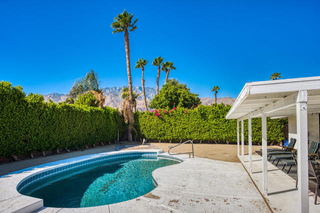 1489 E Francis Drive, Palm Springs CA: https://media.crmls.org/mediaz/e0a0c688-1986-4a72-a79d-2a042f7c0676.jpg