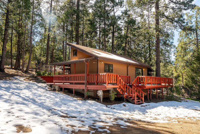 54820 Fern Drive, Idyllwild CA: https://media.crmls.org/mediaz/e0a0c9d2-e71c-4b8c-990c-91264b992793.jpg