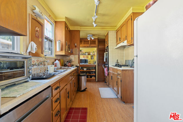 10582 Cheviot Drive, Los Angeles CA: https://media.crmls.org/mediaz/e0a14280-be47-4824-8c12-004644b9a008.jpg