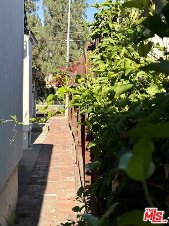 6938 Balboa Boulevard, Van Nuys CA: https://media.crmls.org/mediaz/e0a158c1-fc34-4641-94ba-948b17f5f8be.jpg