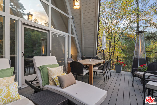161 Rocky Point Road, Lake Arrowhead CA: https://media.crmls.org/mediaz/e0a1ec39-4f01-4a4b-98e3-59b7a2b05dcb.jpg