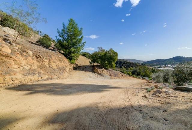 496 Camino Calafia, San Marcos CA: https://media.crmls.org/mediaz/e0a21f09-ad5b-4994-bc82-d507e7db0a98.jpg