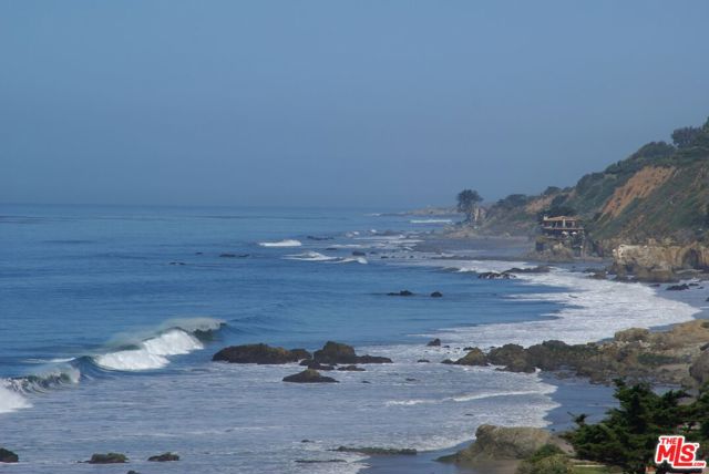 31763 Cottontail Lane, Malibu CA: https://media.crmls.org/mediaz/e0a27771-6bd7-4591-a6f8-dbbbee04d3b8.jpg