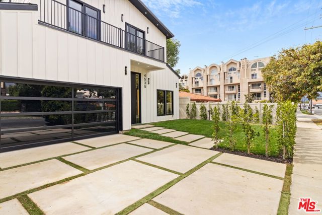 4535 Haskell Avenue, Encino CA: https://media.crmls.org/mediaz/e0a308a2-ebc4-462d-98fe-b8d0599d78da.jpg
