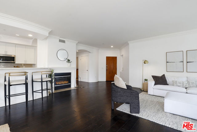 1862 S Bentley Avenue, Los Angeles CA: https://media.crmls.org/mediaz/e0a3314a-532d-4c8c-9dc7-1df3c7c215a7.jpg