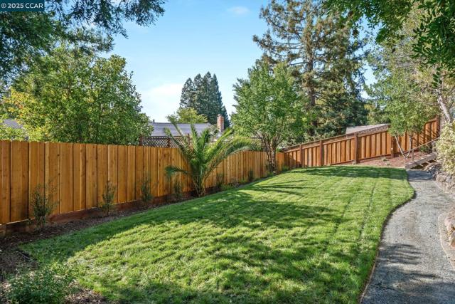 131 Clover Hill Court, Danville CA: https://media.crmls.org/mediaz/e0a38f45-eb8e-429d-b9ae-81787bbc3938.jpg