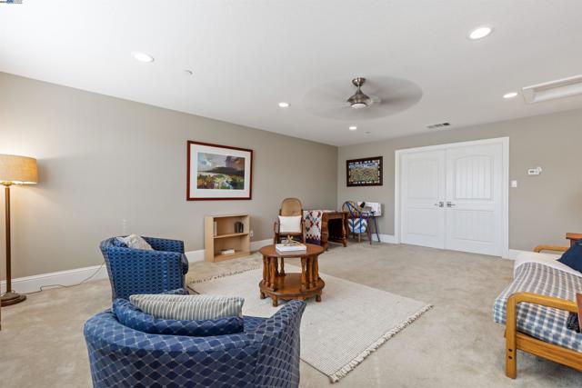 2062 Reserva Ct, Brentwood CA: https://media.crmls.org/mediaz/e0a3d7ff-63fd-4c21-8ed7-b0d562275384.jpg