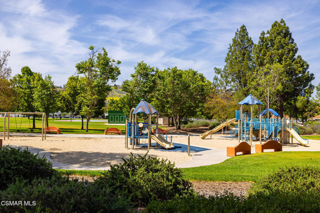 4427 Skyglen Court, Moorpark CA: https://media.crmls.org/mediaz/e0a436af-c703-4ec7-847c-b6c15d9d73f9.jpg