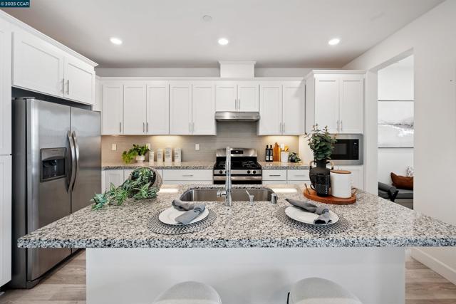 92 Zenith Cmn, Fremont CA: https://media.crmls.org/mediaz/e0a45fe0-e923-487c-8b6f-a960eb1dca0b.jpg