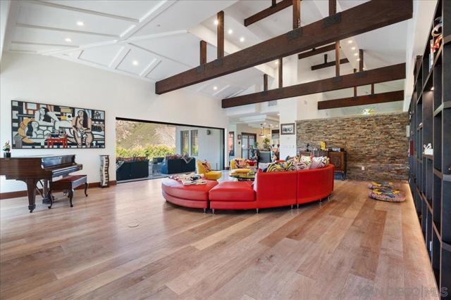 8018 La Milla, Rancho Santa Fe CA: https://media.crmls.org/mediaz/e0a498c8-c25d-492a-8127-cff1fe2bd3c0.jpg