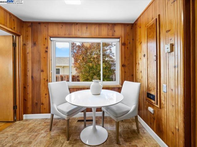 4311 Circle Ave, Castro Valley CA: https://media.crmls.org/mediaz/e0a4d13f-7d0c-4bd4-be31-781eea7ed343.jpg