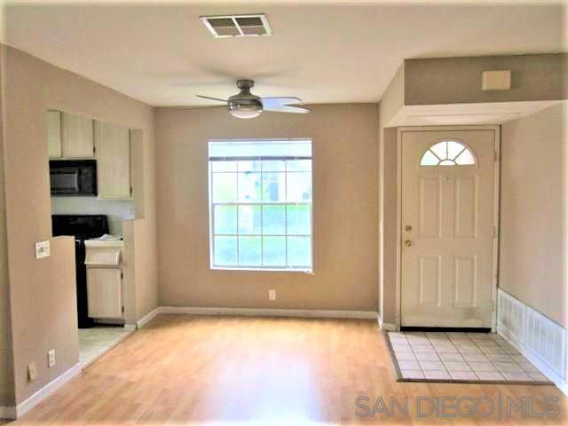 10710 Dabney Dr, San Diego CA: https://media.crmls.org/mediaz/e0a4f006-ecd8-4f44-95e3-983dcb2ea26e.jpg