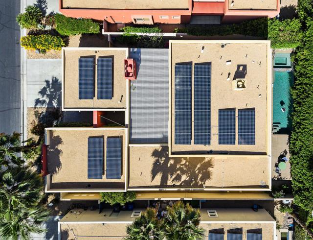 3000 Candlelight Lane, Palm Springs CA: https://media.crmls.org/mediaz/e0a506ef-8d67-4616-a734-cb173f5fb249.jpg