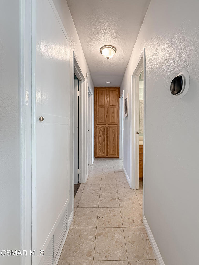 https://media.crmls.org/mediaz/e0a569f6-16c3-4f8f-85f8-16e8f22737ee.jpg?preset=X-Large