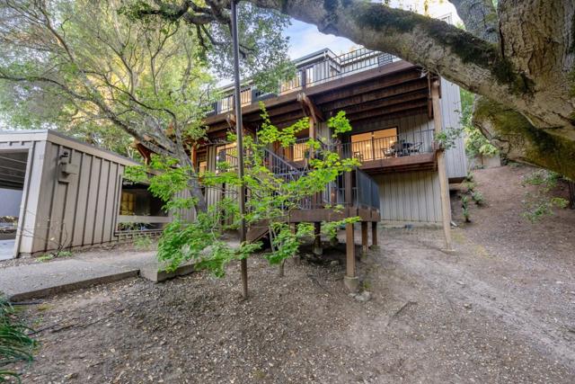 21 Valley Oak Street, Portola Valley CA: https://media.crmls.org/mediaz/e0a59f90-7536-4427-8512-b6cdd26fe22f.jpg