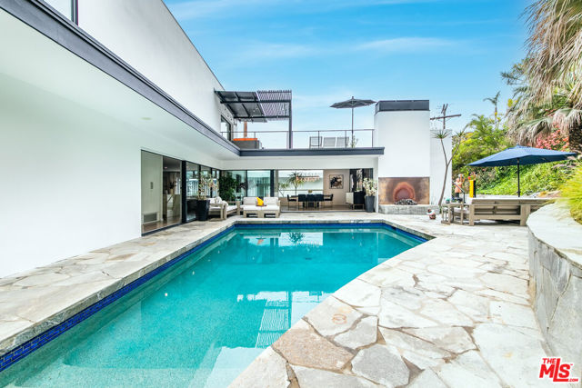 9323 Flicker Way, Los Angeles CA: https://media.crmls.org/mediaz/e0a60fab-bfb5-43db-b6c7-5e2f7ad4cd13.jpg