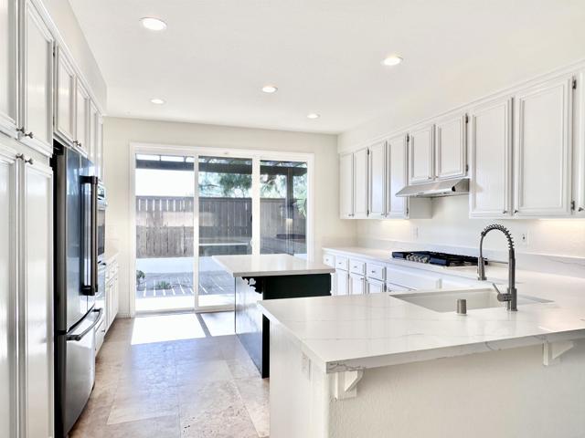 Detail Gallery Image 10 of 35 For 5155 via Seville, Oceanside,  CA 92056 - 3 Beds | 2/1 Baths