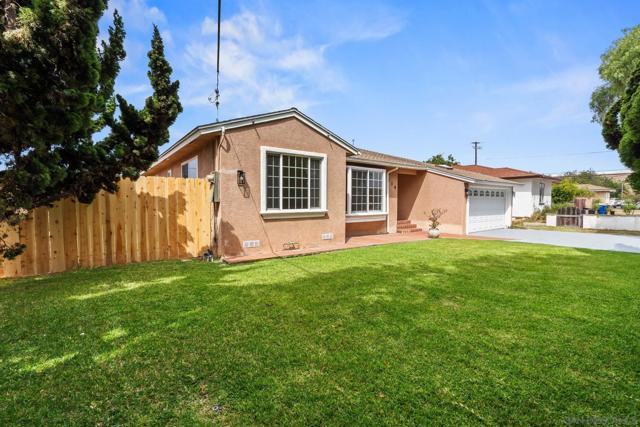 614 Fifth Ave, Chula Vista CA: https://media.crmls.org/mediaz/e0a61e06-2837-4d49-bf70-38f3ebbbb2eb.jpg