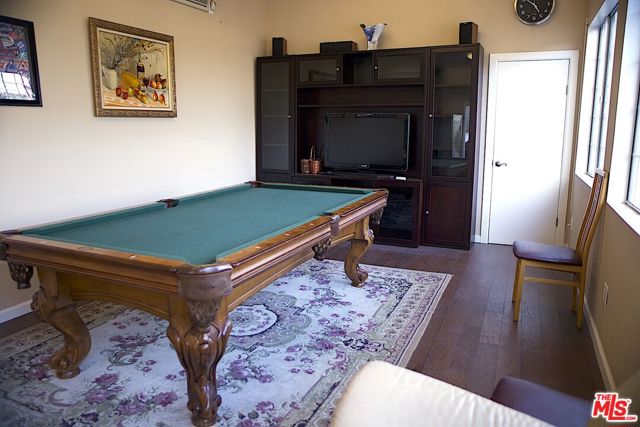 11502 Dona Teresa Drive, Studio City CA: https://media.crmls.org/mediaz/e0a6689c-aec3-4a37-bdf3-df4b22eb436a.jpg