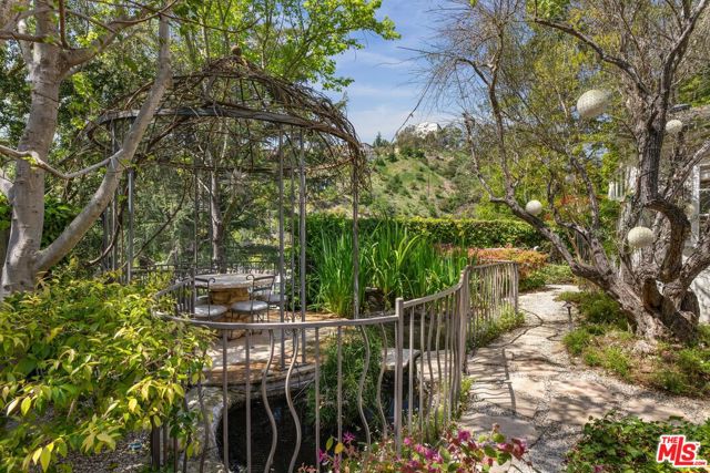 11982 Brentridge Lane, Los Angeles CA: https://media.crmls.org/mediaz/e0a6b368-6c7d-4e93-b254-e1e0f5e6e8aa.jpg