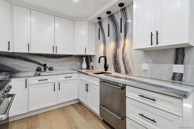 700 Front St, San Diego CA: https://media.crmls.org/mediaz/e0a6c006-ad6e-416d-9f8c-4c4dd988c705.jpg