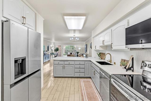 2600 Torrey Pines Rd, La Jolla CA: https://media.crmls.org/mediaz/e0a6de61-78e1-4fa9-8c0a-962b110045ab.jpg