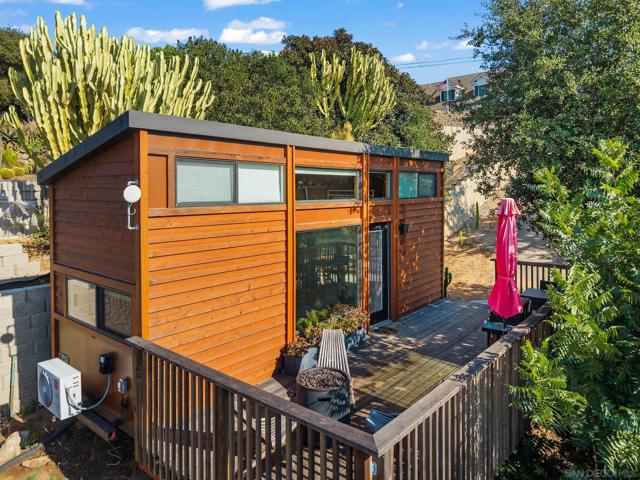 9586 Alto Dr, La Mesa CA: https://media.crmls.org/mediaz/e0a7af1f-7e31-4e3b-bd8e-f9bb3e8b20fa.jpg