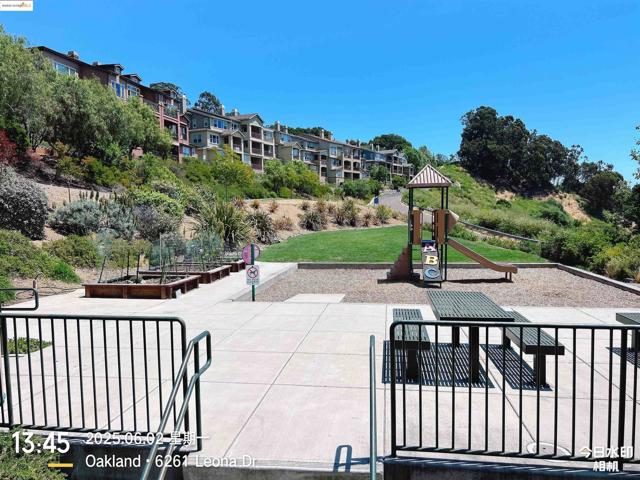 6136 Old Quarry Loop, Oakland CA: https://media.crmls.org/mediaz/e0a7e869-3f79-4741-a142-dee41cedf5be.jpg