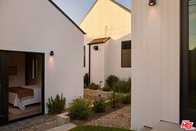 7841 Stewart Avenue, Los Angeles CA: https://media.crmls.org/mediaz/e0a89ce6-4a95-4af3-870b-bded45fd7dd0.jpg